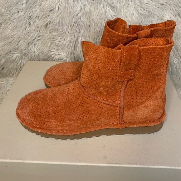 UGG Orange Booties Original US 7 - fits small - Picture 3 of 5